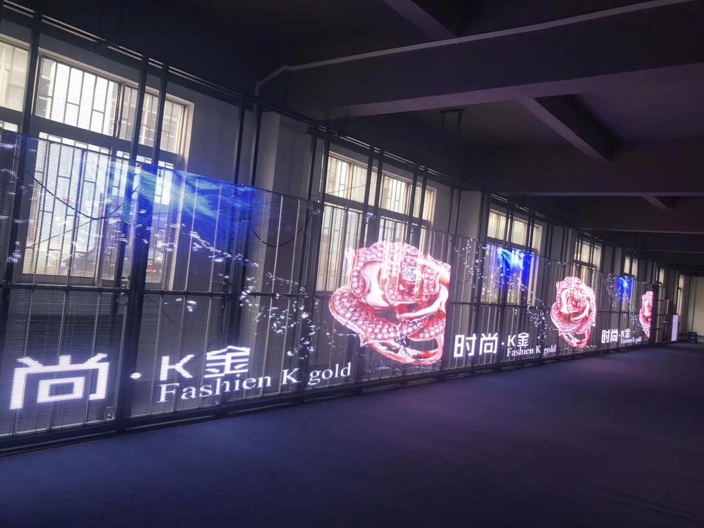 LED透明屏將引領(lǐng)未來商業(yè)顯示器的新趨勢(shì)