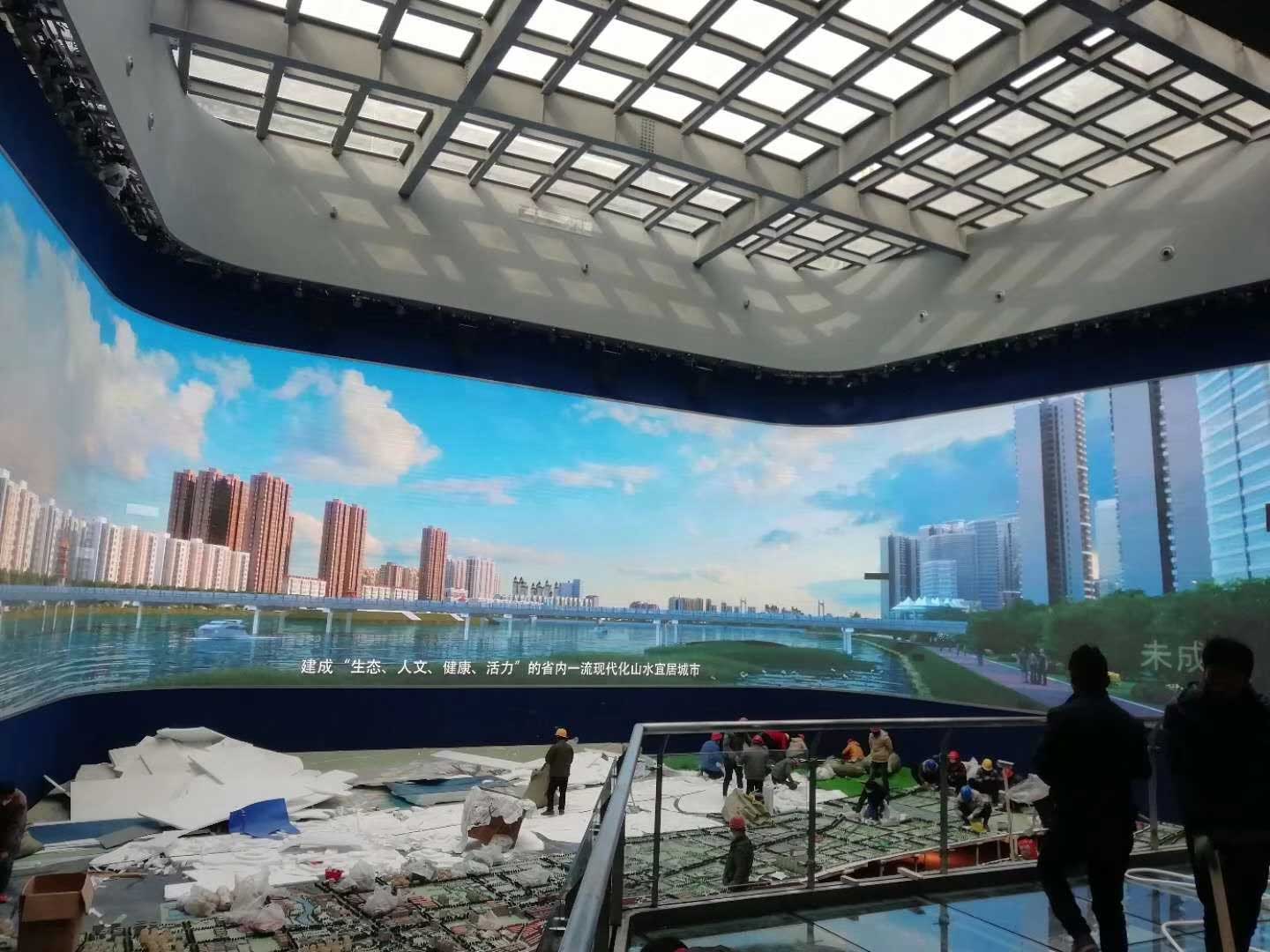 LED顯示屏將向商業(yè)顯示領(lǐng)域拓展，小間距將繼續(xù)發(fā)揮最大作用