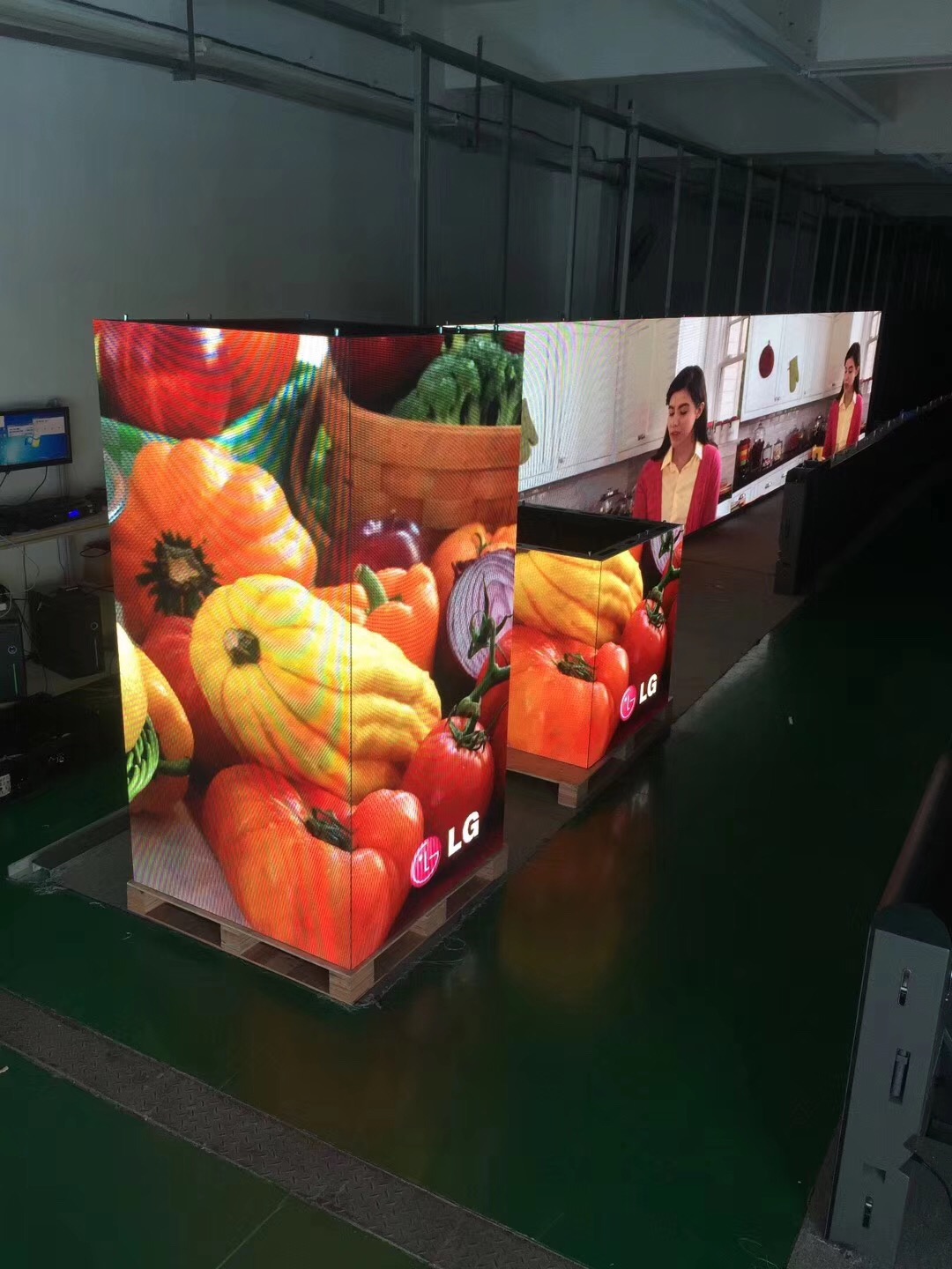 為什么LED顯示屏的成本比室內(nèi)高